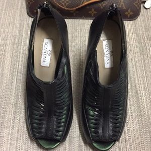 Sonatina Sandals. New without tag